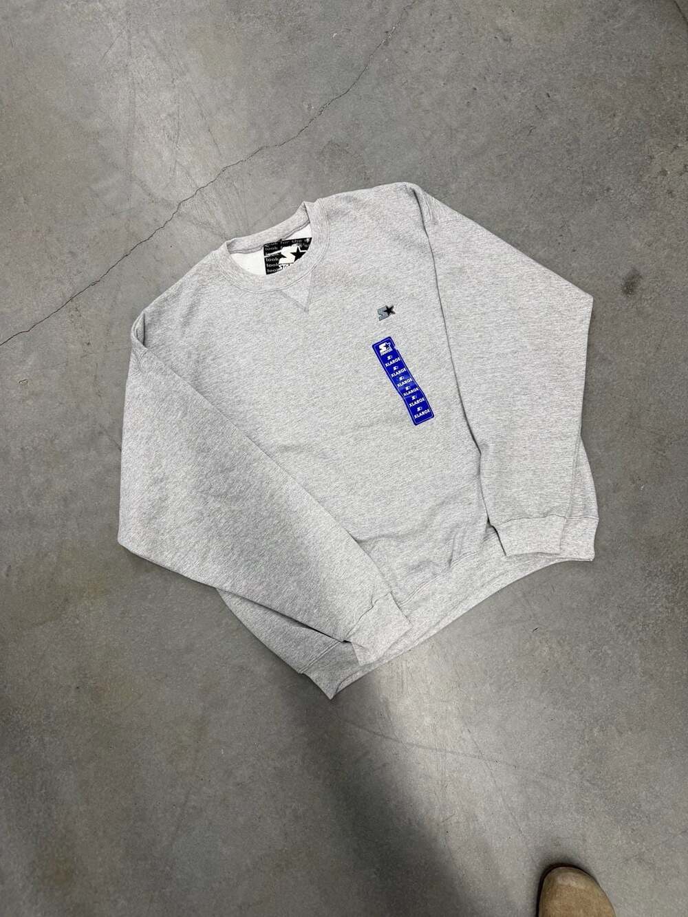 NWT 00s Starter Boxy Cropped Grey Sweatshirt Sized Unisex XL